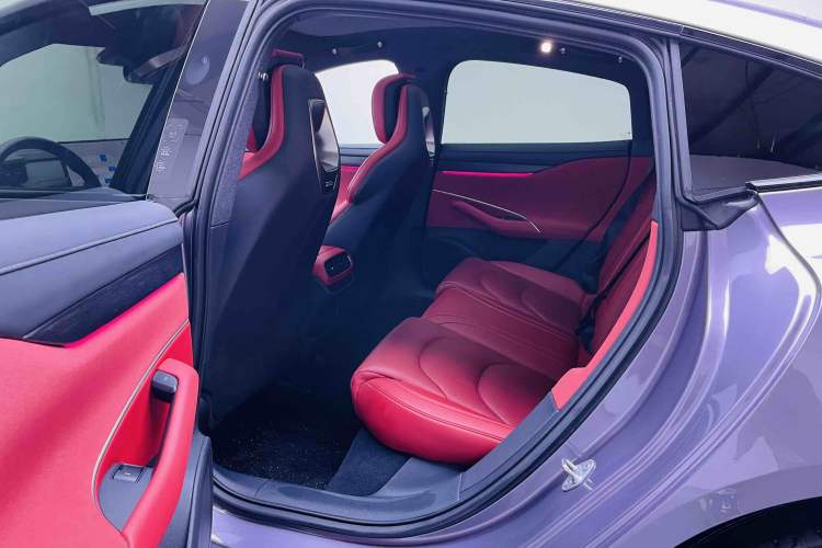 Used Xiaomi Auto SU7 2024 Rear-Drive Long-Range Intelligent Driving Version Left Rear Seat