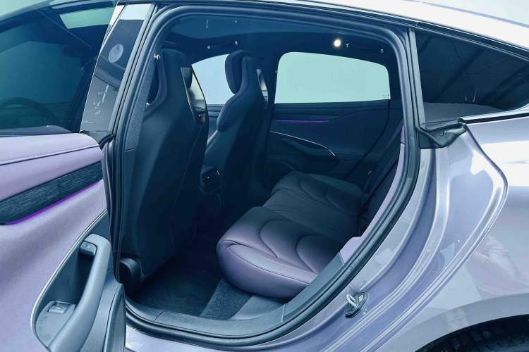 Used Xiaomi Auto SU7 2024 Rear-Drive Long-Range Intelligent Driving Version Left Rear Seat