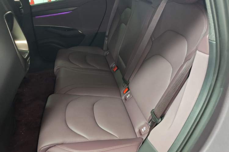 Used Xiaomi Auto SU7 2024 Rear-Drive Long-Range Intelligent Driving Version Left Rear Seat