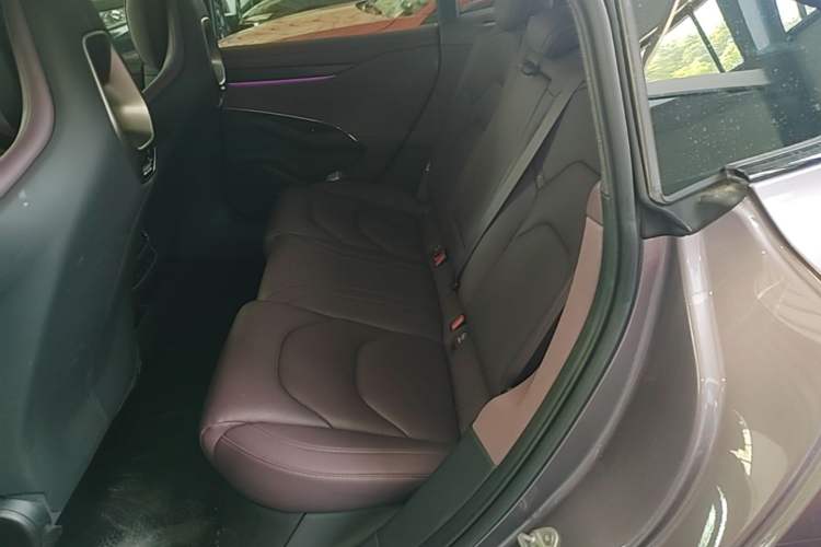 Used Xiaomi Auto SU7 2024 Rear-Drive Ultra-Long Range Advanced Pro-Level Intelligent Driving Version Left Rear Seat