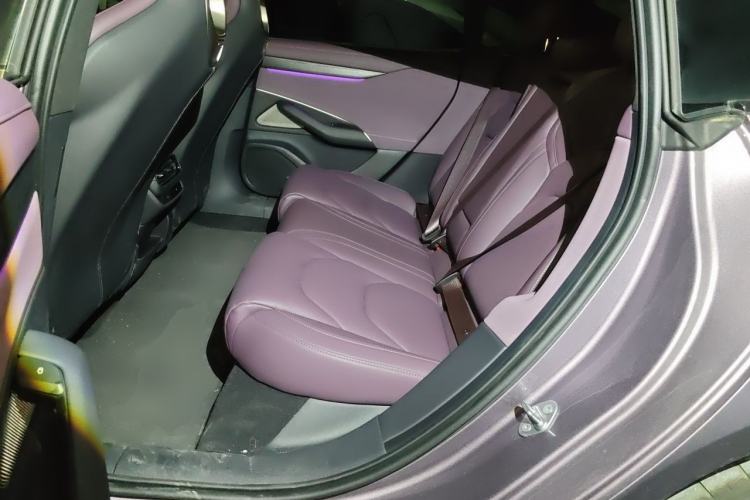 Used Xiaomi Auto SU7 2024 Four-Wheel Drive Ultra-Long Range Advanced Intelligent Driving Max Edition Left Rear Seat