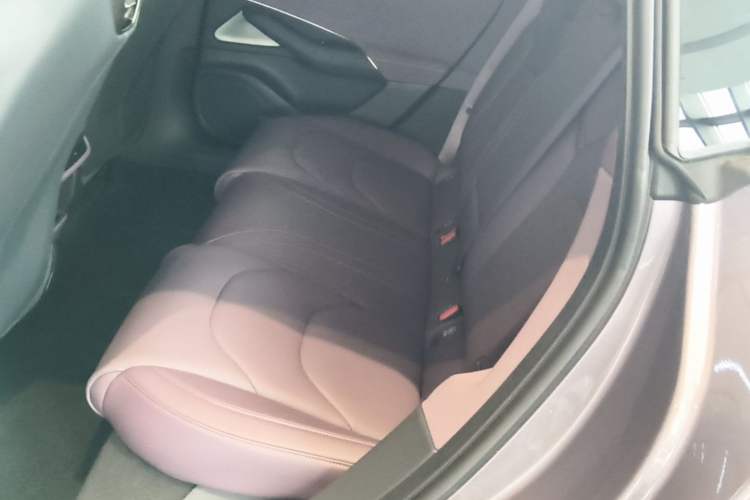 Used Xiaomi Auto SU7 2024 Rear-Drive Long-Range Intelligent Driving Version Left Rear Seat
