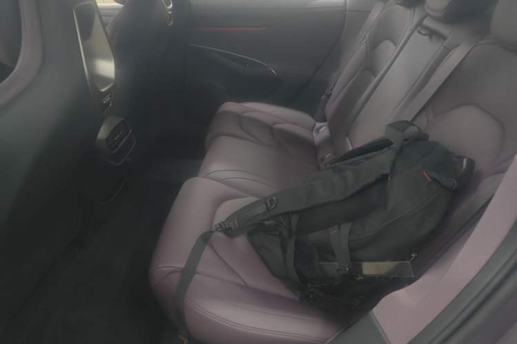Used Xiaomi Auto SU7 2024 Rear-Drive Ultra-Long Range Advanced Pro-Level Intelligent Driving Version Left Rear Seat