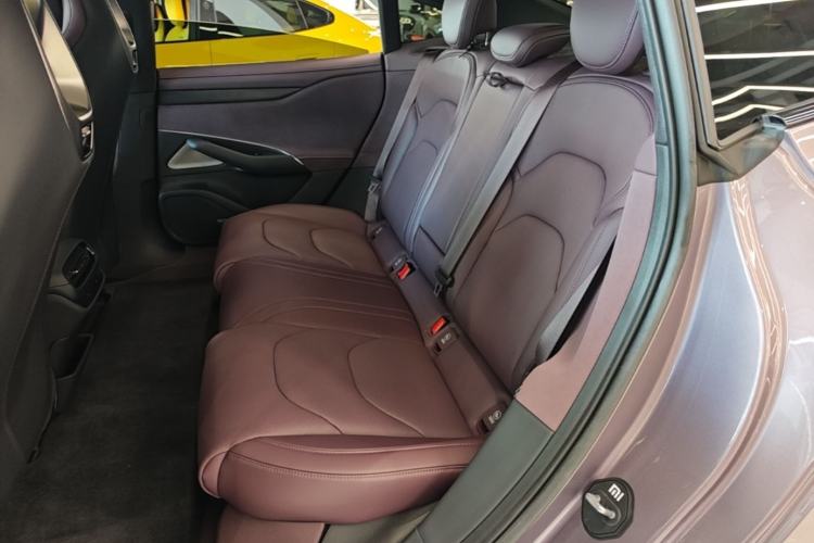 Used Xiaomi Auto SU7 2024 Four-Wheel Drive Ultra-Long Range Advanced Intelligent Driving Max Edition Left Rear Seat