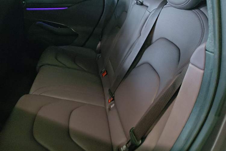 Used Xiaomi Auto SU7 2024 Rear-Drive Ultra-Long Range Advanced Pro-Level Intelligent Driving Version Left Rear Seat