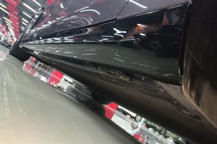 Used Xiaomi Auto SU7 2024 Four-Wheel Drive Ultra-Long Range Advanced Intelligent Driving Max Edition Left Side Sill