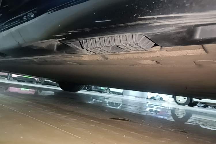 Used Xiaomi Auto SU7 2024 Rear-Drive Long-Range Intelligent Driving Version Left Side Sill