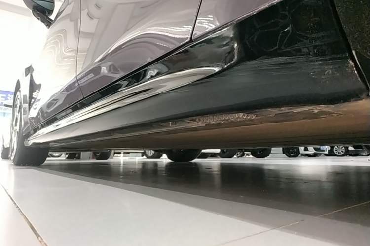 Used Xiaomi Auto SU7 2024 Rear-Drive Long-Range Intelligent Driving Version Left Side Sill