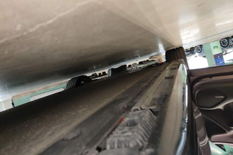 Used Xiaomi Auto SU7 2024 Rear-Drive Ultra-Long Range Advanced Pro-Level Intelligent Driving Version Left Side Sill