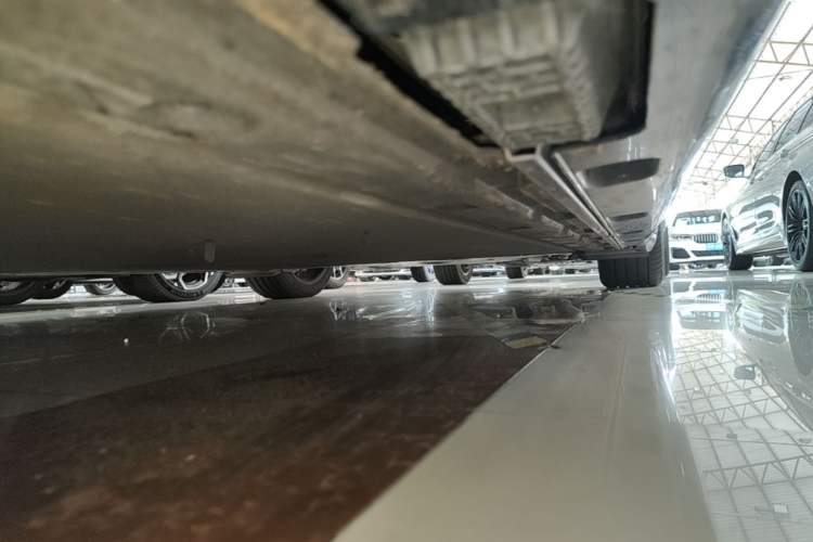 Used Xiaomi Auto SU7 2024 Rear-Drive Ultra-Long Range Advanced Pro-Level Intelligent Driving Version Left Side Sill
