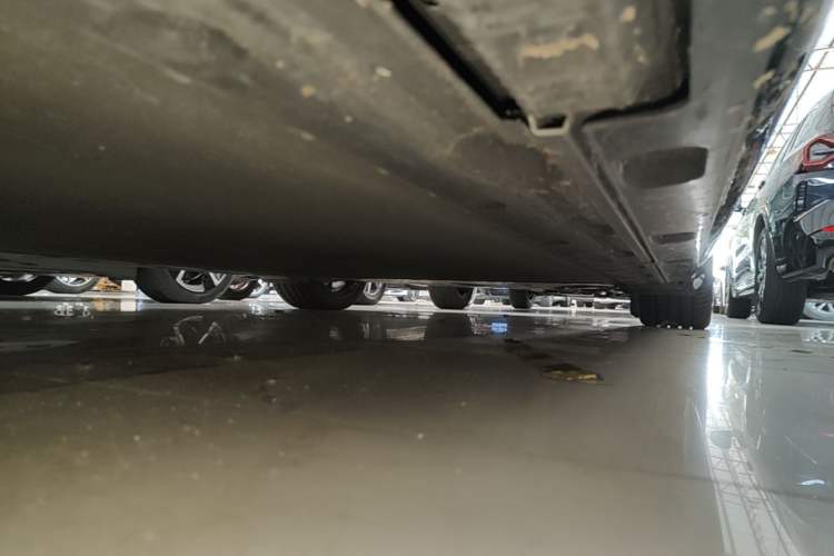 Used Xiaomi Auto SU7 2024 Rear-Drive Ultra-Long Range Advanced Pro-Level Intelligent Driving Version Left Side Sill
