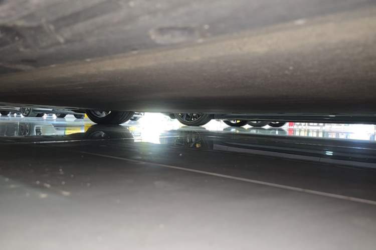Used Xiaomi Auto SU7 2024 Four-Wheel Drive Ultra-Long Range Advanced Intelligent Driving Max Edition Left Side Sill