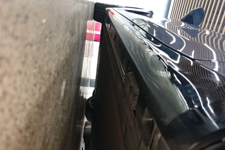 Used Xiaomi Auto SU7 2024 Four-Wheel Drive Ultra-Long Range Advanced Intelligent Driving Max Edition Left Side Sill