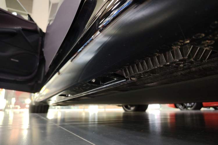 Used Xiaomi Auto SU7 2024 Rear-Drive Long-Range Intelligent Driving Version Left Side Sill