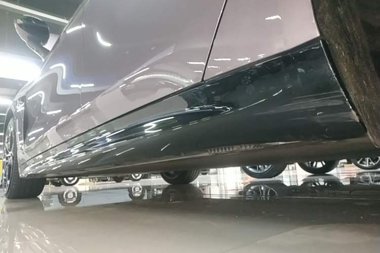 Used Xiaomi Auto SU7 2024 Rear-Drive Ultra-Long Range Advanced Pro-Level Intelligent Driving Version Left Side Sill