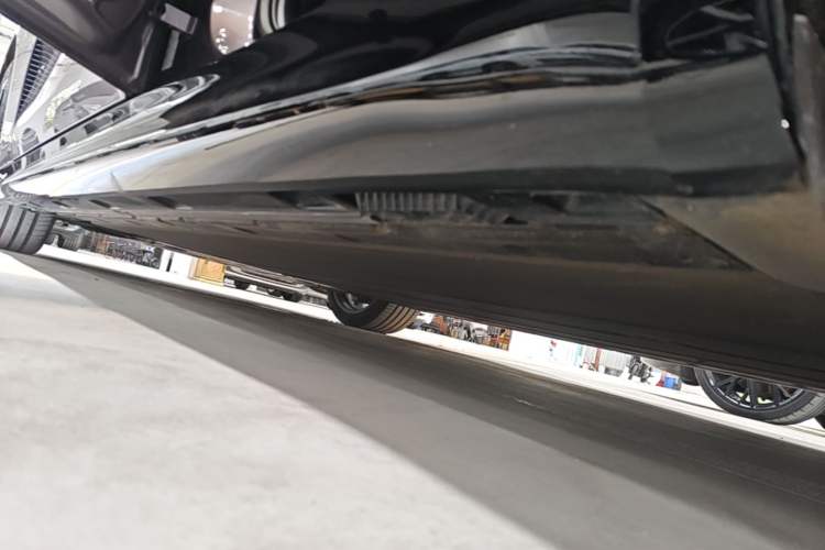 Used Xiaomi Auto SU7 2024 Rear-Drive Long-Range Intelligent Driving Version Left Side Sill