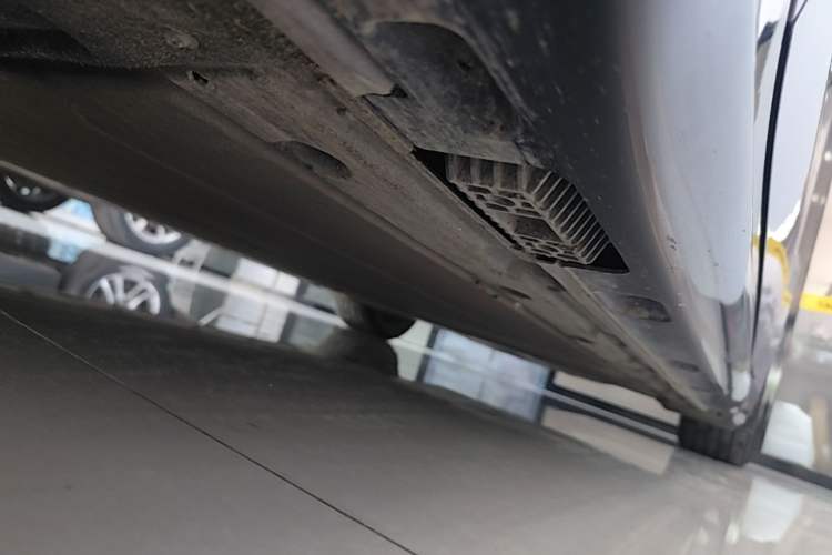 Used Xiaomi Auto SU7 2024 Rear-Drive Long-Range Intelligent Driving Version Left Side Sill