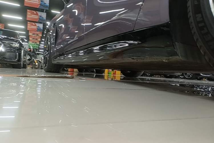 Used Xiaomi Auto SU7 2024 Four-Wheel Drive Ultra-Long Range Advanced Intelligent Driving Max Edition Left Side Sill