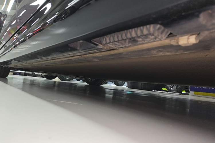 Used Xiaomi Auto SU7 2024 Four-Wheel Drive Ultra-Long Range Advanced Intelligent Driving Max Edition Left Side Sill