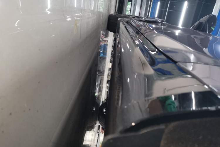 Used Xiaomi Auto SU7 2024 Four-Wheel Drive Ultra-Long Range Advanced Intelligent Driving Max Edition Left Side Sill