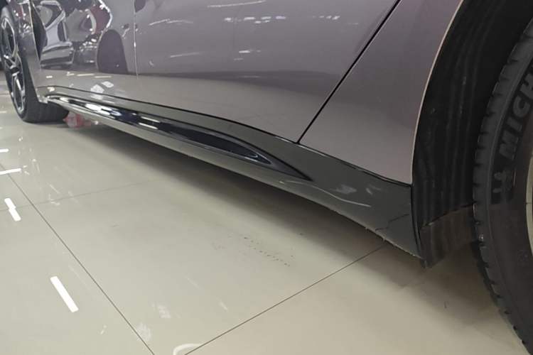 Used Xiaomi Auto SU7 2024 Rear-Drive Long-Range Intelligent Driving Version Left Side Sill