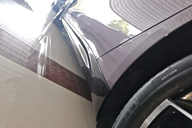 Used Xiaomi Auto SU7 2024 Rear-Drive Ultra-Long Range Advanced Pro-Level Intelligent Driving Version Left Side Sill