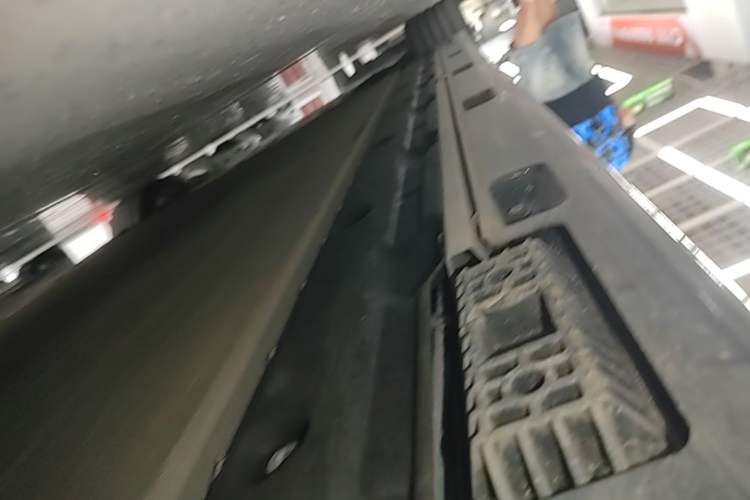Used Xiaomi Auto SU7 2024 Four-Wheel Drive Ultra-Long Range Advanced Intelligent Driving Max Edition Left Side Sill