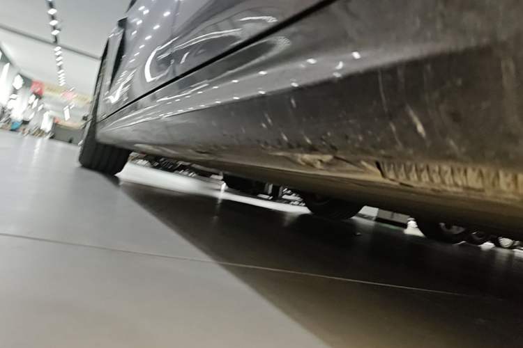 Used Xiaomi Auto SU7 2024 Rear-Drive Long-Range Intelligent Driving Version Left Side Sill