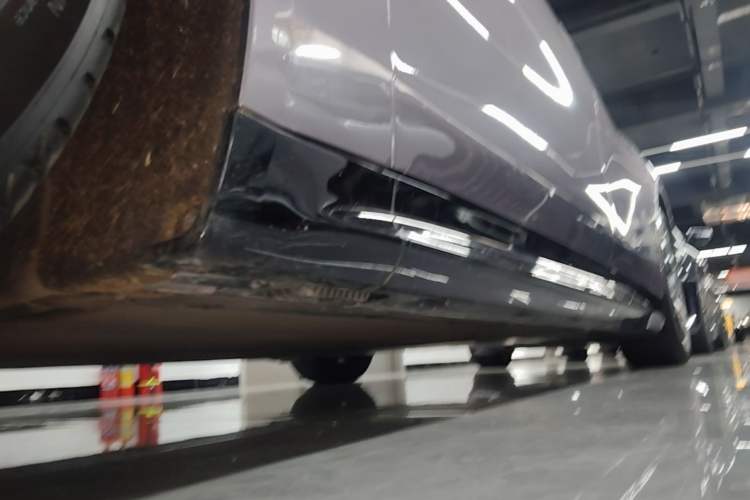 Used Xiaomi Auto SU7 2024 Rear-Drive Long-Range Intelligent Driving Version Left Side Sill
