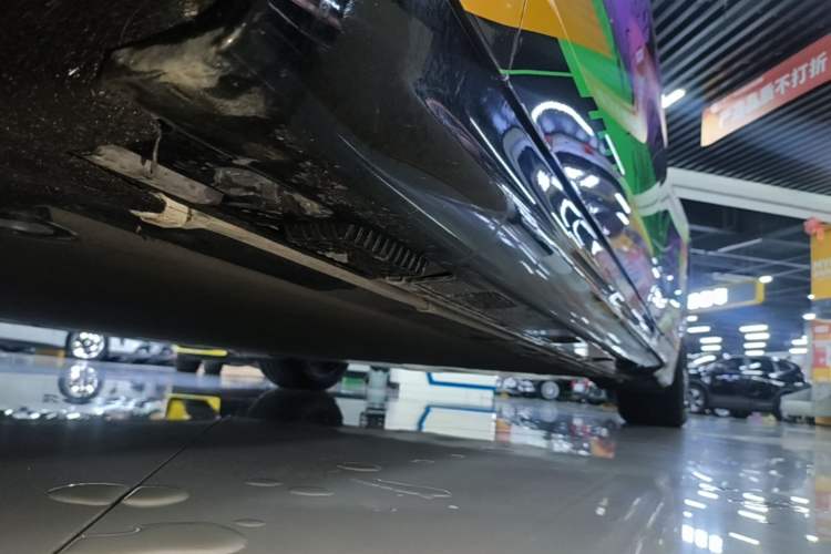 Used Xiaomi Auto SU7 2024 Four-Wheel Drive Ultra-Long Range Advanced Intelligent Driving Max Edition Left Side Sill