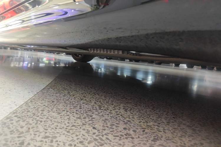 Used Xiaomi Auto SU7 2024 Rear-Drive Ultra-Long Range Advanced Pro-Level Intelligent Driving Version Left Side Sill