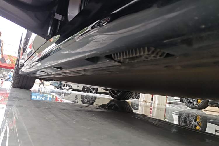 Used Xiaomi Auto SU7 2024 Four-Wheel Drive Ultra-Long Range Advanced Intelligent Driving Max Edition Left Side Sill