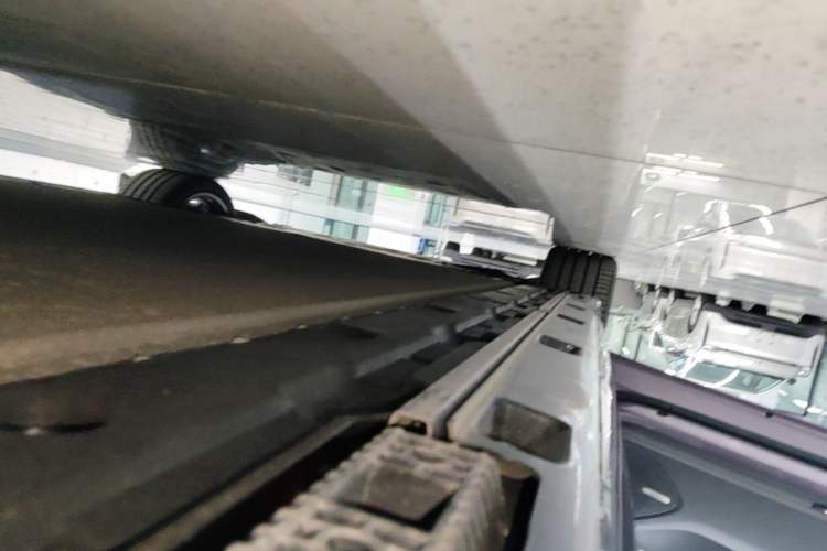 Used Xiaomi Auto SU7 2024 Four-Wheel Drive Ultra-Long Range Advanced Intelligent Driving Max Edition Left Side Sill
