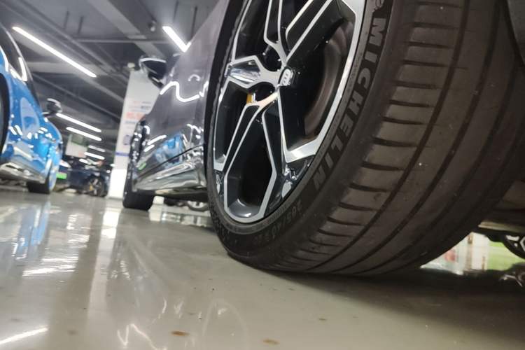 Used Xiaomi Auto SU7 2024 Four-Wheel-Drive Max Founder's Edition Left Side Sill
