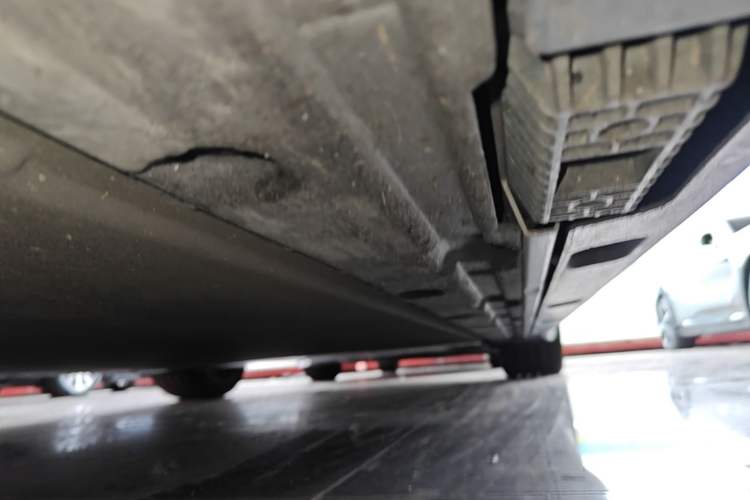 Used Xiaomi Auto SU7 2024 Four-Wheel Drive Ultra-Long Range Advanced Intelligent Driving Max Edition Left Side Sill