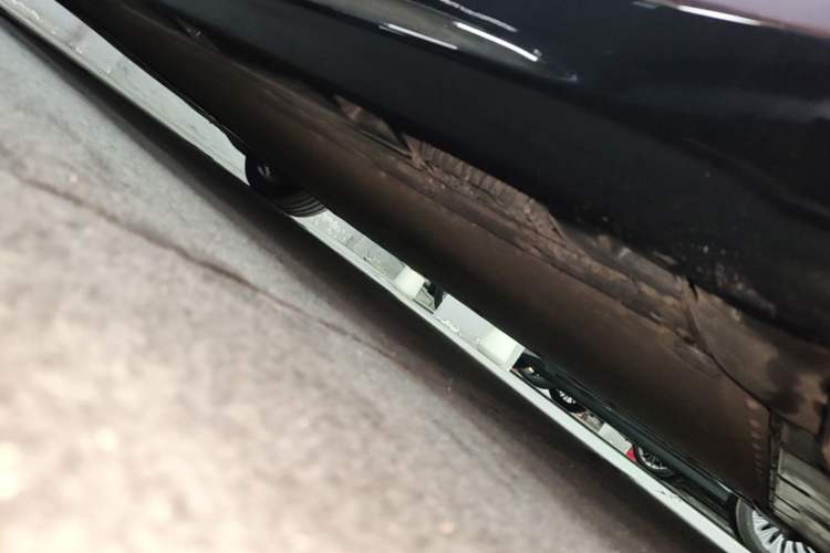 Used Xiaomi Auto SU7 2024 Rear-Drive Ultra-Long Range Advanced Pro-Level Intelligent Driving Version Left Side Sill