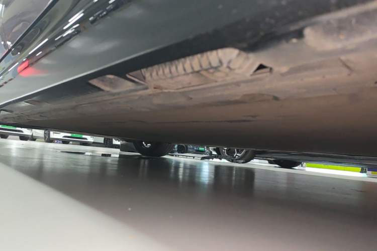 Used Xiaomi Auto SU7 2024 Rear-Drive Long-Range Intelligent Driving Version Left Side Sill