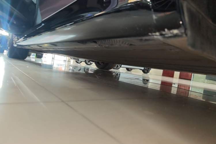 Used Xiaomi Auto SU7 2024 Rear-Drive Long-Range Intelligent Driving Version Left Side Sill