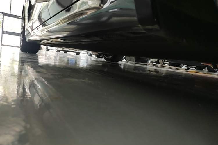 Used Xiaomi Auto SU7 2024 Rear-Drive Ultra-Long Range Advanced Pro-Level Intelligent Driving Version Left Side Sill