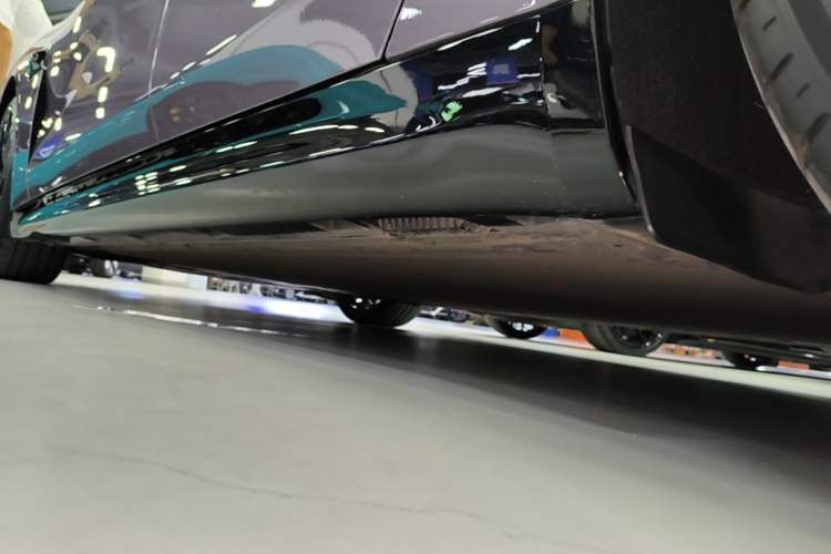 Used Xiaomi Auto SU7 2024 Four-Wheel Drive Ultra-Long Range Advanced Intelligent Driving Max Edition Left Side Sill