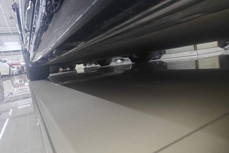 Used Xiaomi Auto SU7 2024 Rear-Drive Ultra-Long Range Advanced Pro-Level Intelligent Driving Version Left Side Sill