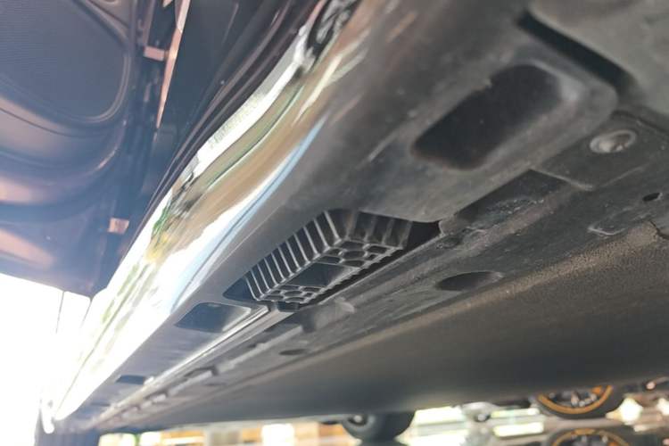 Used Xiaomi Auto SU7 2024 Four-Wheel Drive Ultra-Long Range Advanced Intelligent Driving Max Edition Left Side Sill