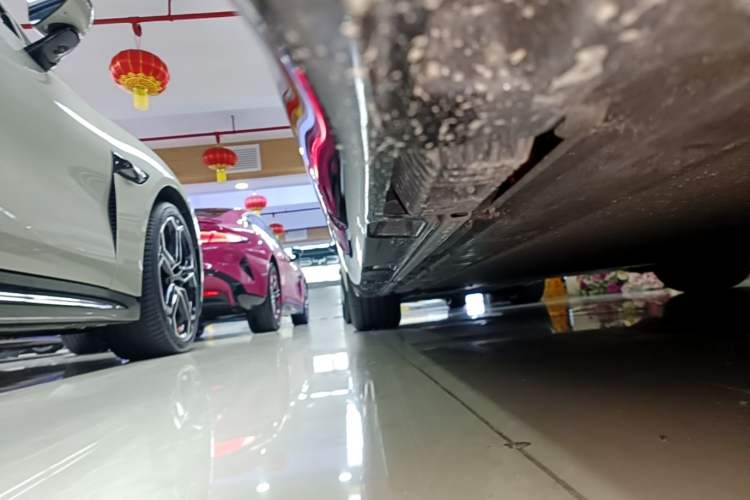 Used Xiaomi Auto SU7 2024 Rear-Drive Ultra-Long Range Advanced Pro-Level Intelligent Driving Version Left Side Sill