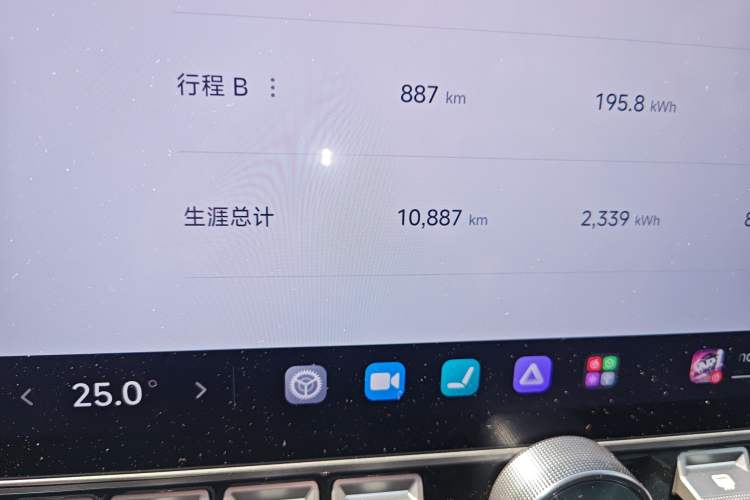Used Xiaomi Auto SU7 2024 Four-Wheel Drive Ultra-Long Range Advanced Intelligent Driving Max Edition Odometer Close Up