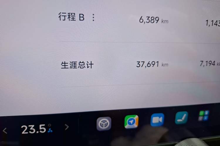 Used Xiaomi Auto SU7 2024 Four-Wheel Drive Ultra-Long Range Advanced Intelligent Driving Max Edition Odometer Close Up