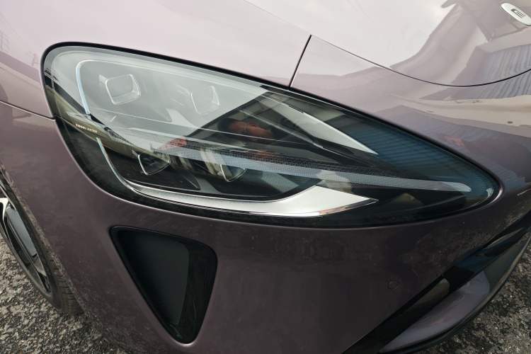 Used Xiaomi Auto SU7 2024 Four-Wheel Drive Ultra-Long Range Advanced Intelligent Driving Max Edition Right Front Headlight