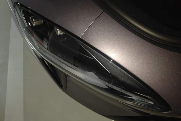 Used Xiaomi Auto SU7 2024 Rear-Drive Ultra-Long Range Advanced Pro-Level Intelligent Driving Version Right Front Headlight