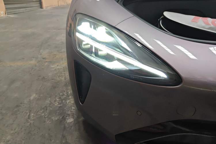 Used Xiaomi Auto SU7 2024 Four-Wheel Drive Ultra-Long Range Advanced Intelligent Driving Max Edition Right Front Headlight