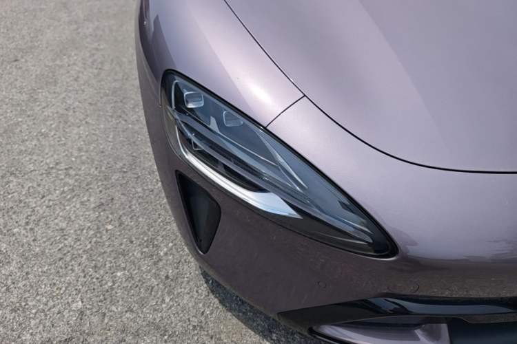 Used Xiaomi Auto SU7 2024 Four-Wheel Drive Ultra-Long Range Advanced Intelligent Driving Max Edition Right Front Headlight