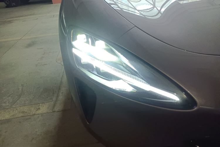 Used Xiaomi Auto SU7 2024 Rear-Drive Ultra-Long Range Advanced Pro-Level Intelligent Driving Version Right Front Headlight